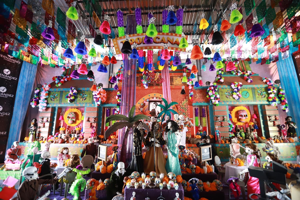 Altar de muertos ubicado en la calle segunda y dedicado a divas del cine mexicano.