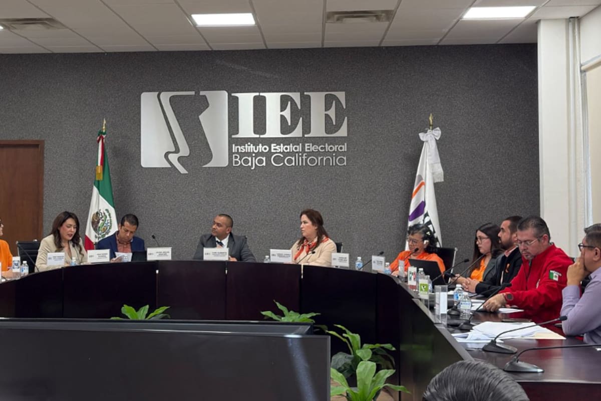 IEEBC debatio el futuro del uso de inteligencia artificial en precampañas electorales