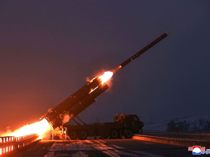 Pruebas de misiles balísticos de Corea del Norte alcanzan hasta 950 kilómetros y caen en el mar de Japón, elevando la alerta en la región