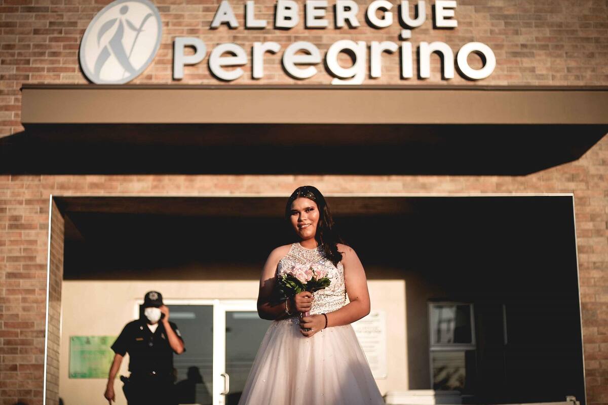 Realizan fiesta de XV años a migrante en albergue Peregrino