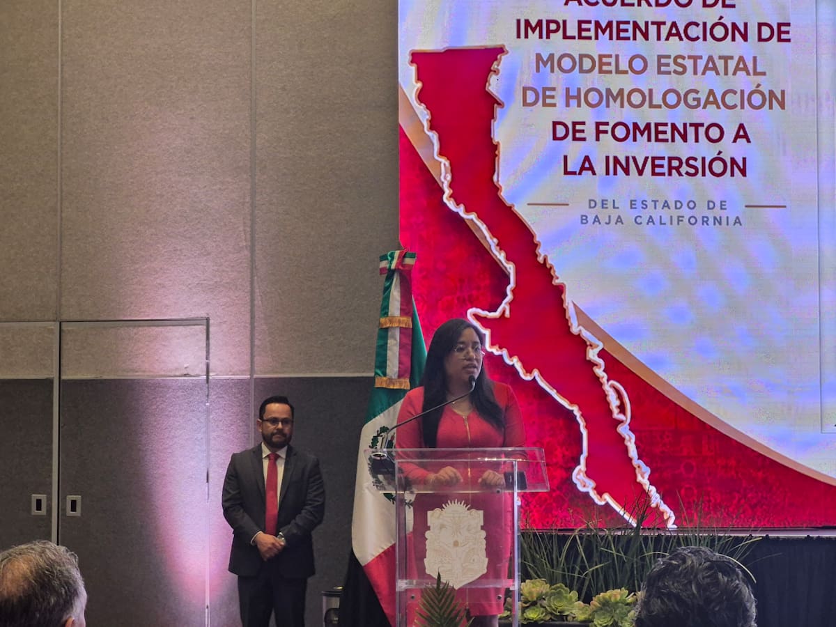 Autoridades federales y estatales firmaron el convenio para implementar en Baja California el nuevo modelo nacional que busca simplificar trámites y agilizar proyectos de inversión. Foto: Michelle Castillo.