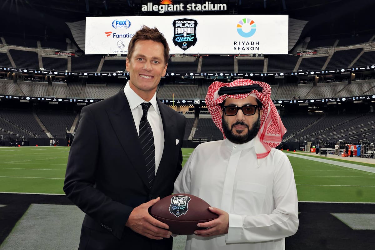 Tom Brady y Rob Gronkowski saldrán del retiro gracias a Turki Alalshikh
