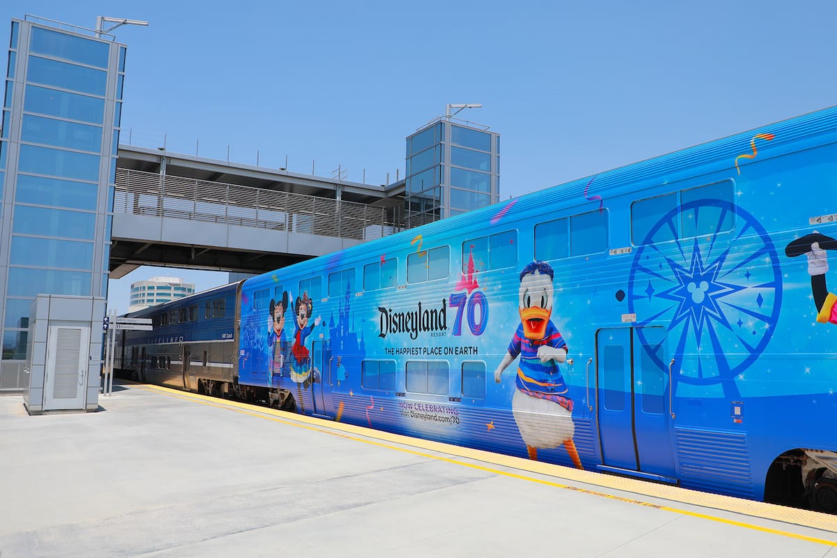 Olvídate del tráfico: súbete al tren directo a Disneyland desde San Diego