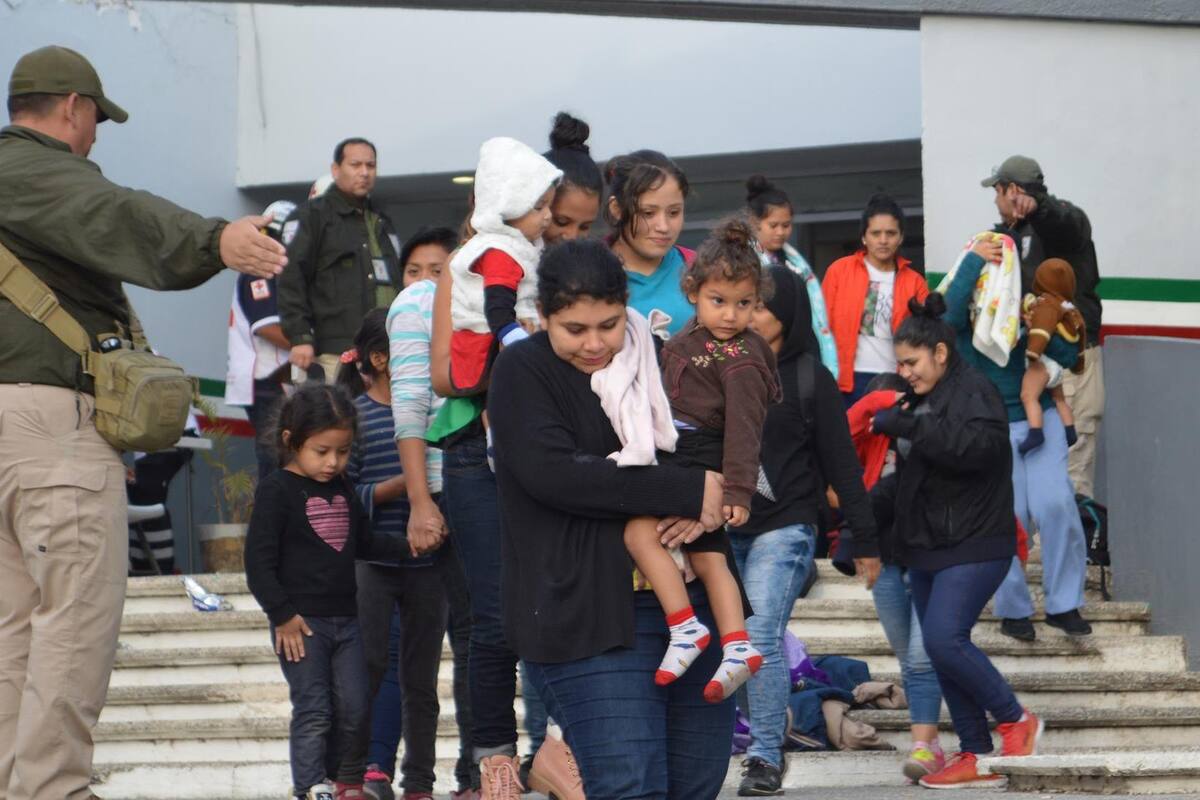 Gobierno de Biden comienza a reunir a las familias migrantes separadas