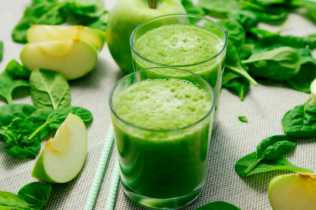 Cardiólogo explica cómo consumir espinacas ayuda a regular el sistema nervioso autónomo y a reducir extrasístoles y arritmias leves