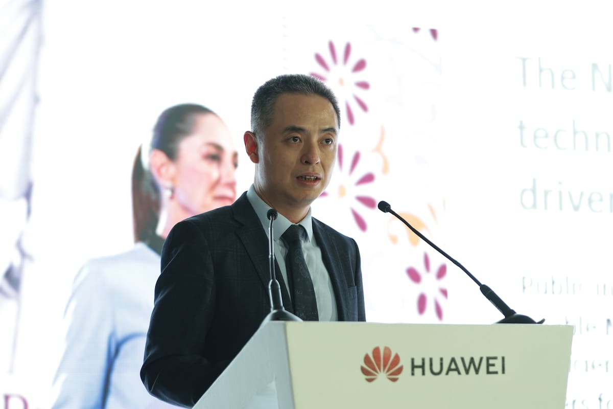 (251128) CIUDAD DE MEXICO, 28 noviembre, 2025 (Xinhua) Imagen del 27 de noviembre de 2025 del director ejecutivo de Huawei en México, Liu Jiude, hablando durante el "Huawei Talent Summit Mexico 2025", en la Ciudad de México, capital de México.(Xinhua/Francisco Cañedo) (fc) (jg) (da) (ce)