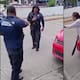 Abuelita usa machete para enfrentar a policías de tránsito en Chiapas tras intento de retirar placa de su auto