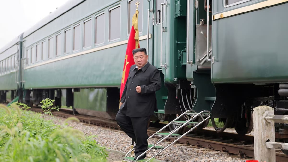 Los gobiernos de China y Corea del Norte reanudaron el servicio internacional de trenes de pasajeros entre Beijing y Pyongyang tras seis años suspendido desde la pandemia de COVID-19, con cuatro frecuencias semanales y prioridad inicial para estudiantes y trabajadores
