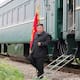 Los gobiernos de China y Corea del Norte reanudaron el servicio internacional de trenes de pasajeros entre Beijing y Pyongyang tras seis años suspendido desde la pandemia de COVID-19, con cuatro frecuencias semanales y prioridad inicial para estudiantes y trabajadores