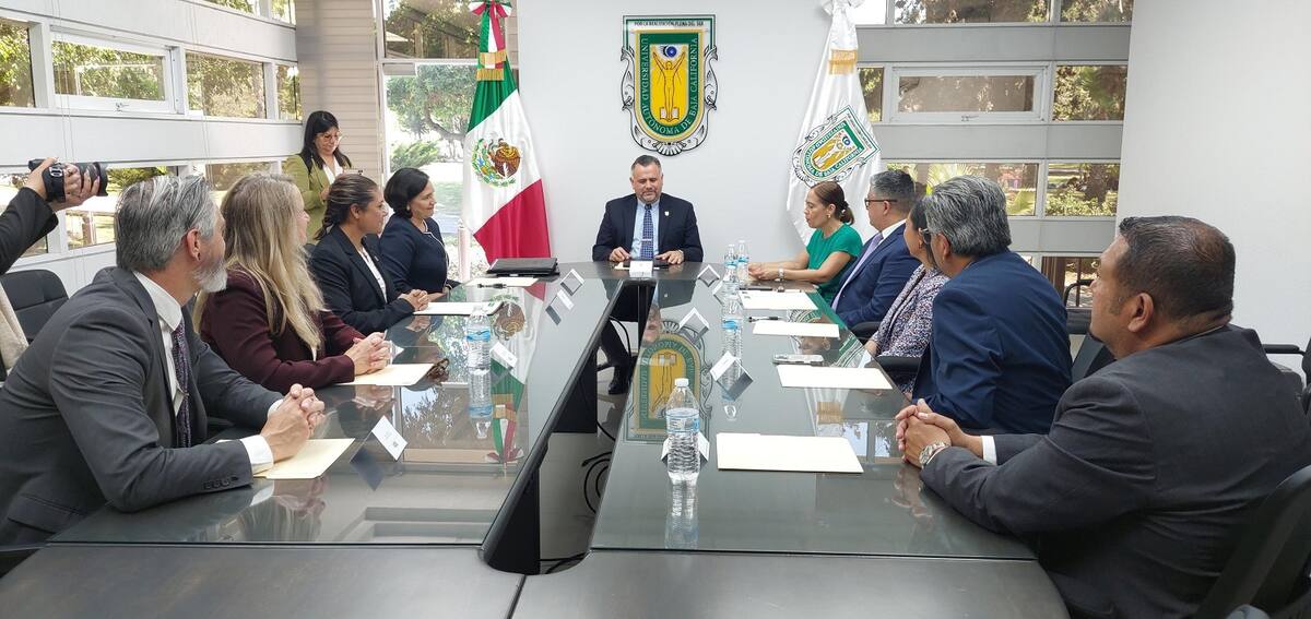 El convenio fue firmado por el rector de UABC, Luis Enrique Palafox Maestre y la vicepresidenta de SWC, Silvia Cornejo.