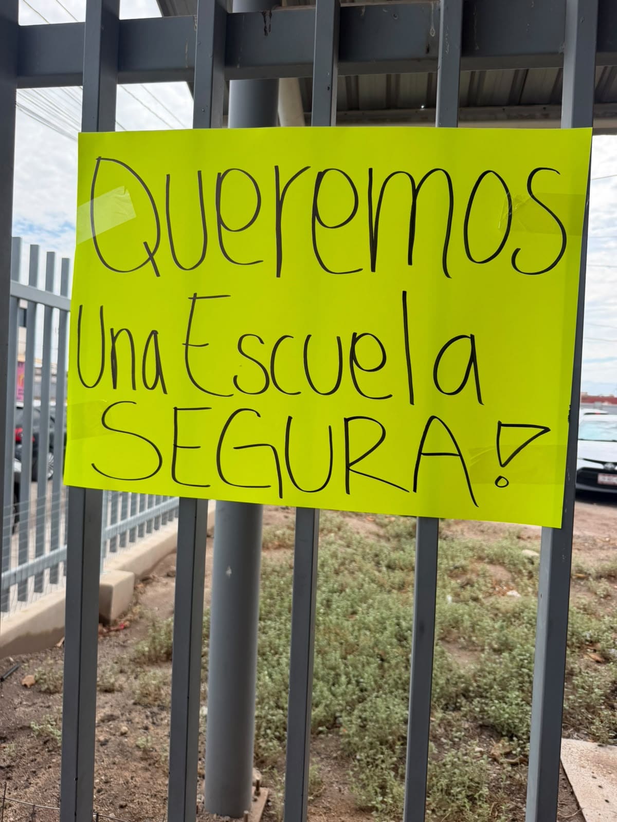 Madres de familia denuncian presuntas agresiones, peleas y acoso que, aseguran, enfrentan estudiantes dentro y fuera del plantel. Foto: Cortesía