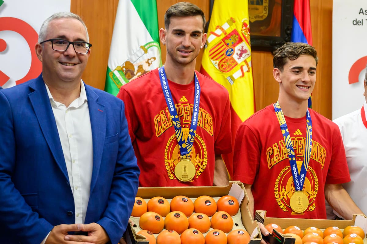 Luego de que Gavi y Fabián Ruiz ganaron el Mundial, fueron premiados con 152 kilos de tomates en su regreso a España