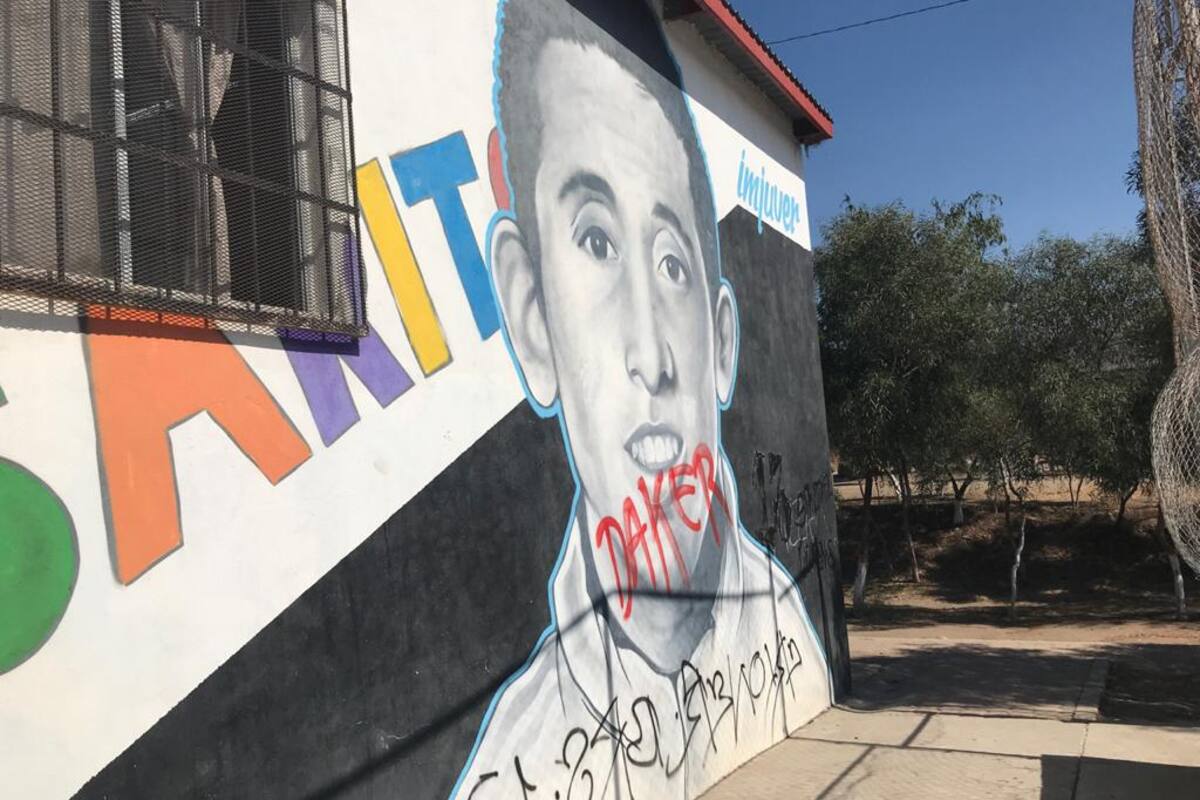 Grafitean mural de Héctor Herrera