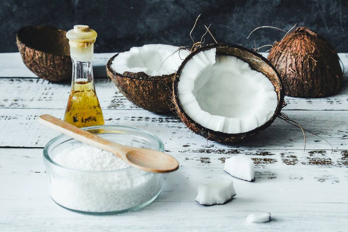Aceite de coco: el mejor remedio natural para combatir el cabello dañado y seco