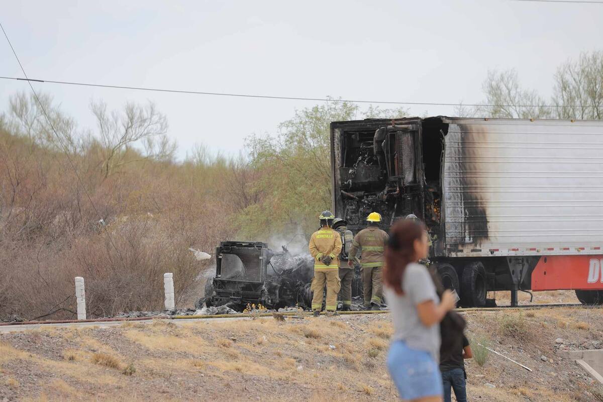 Se incendia tráiler con naranjas en carretera Guaymas-Hermosillo