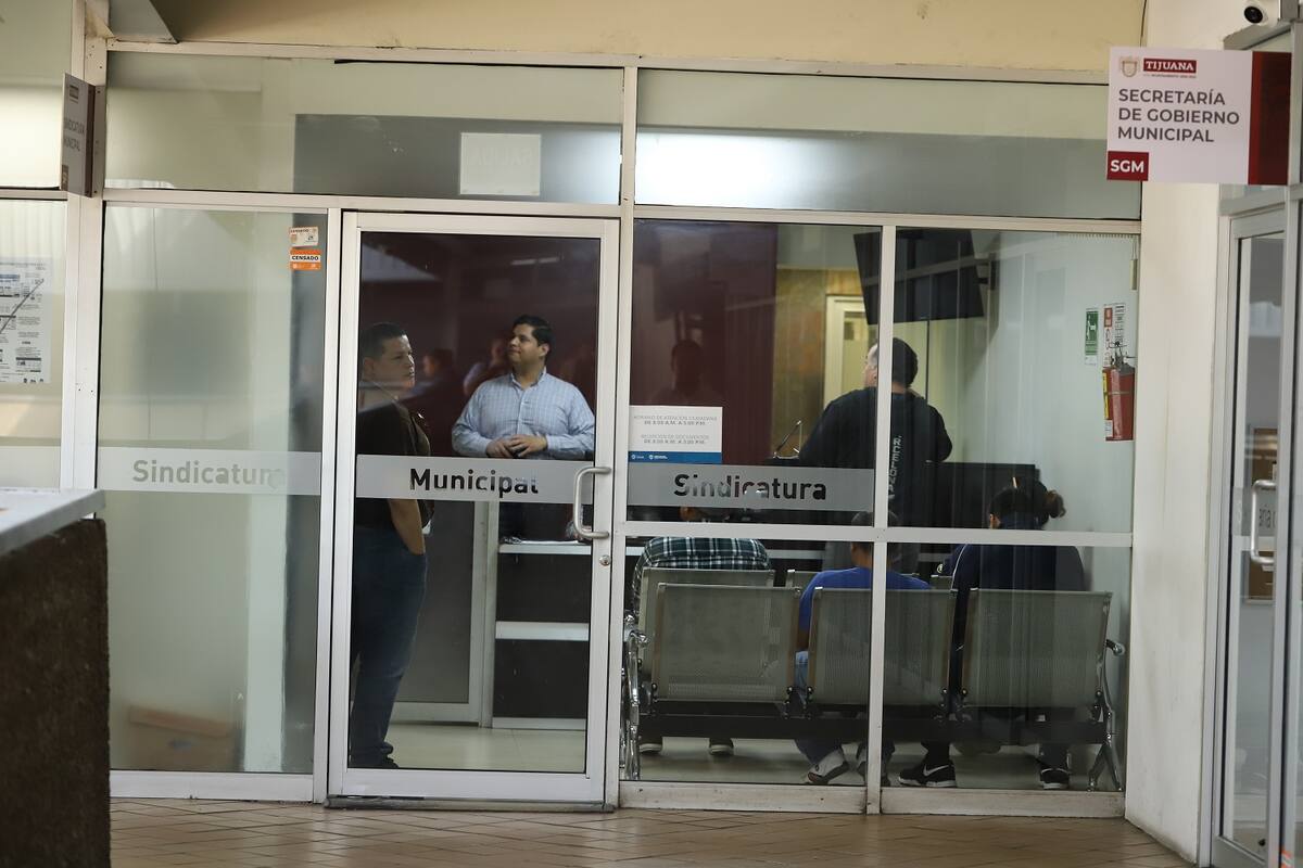 Denuncian turistas a Municipales por abusos y extorsiones