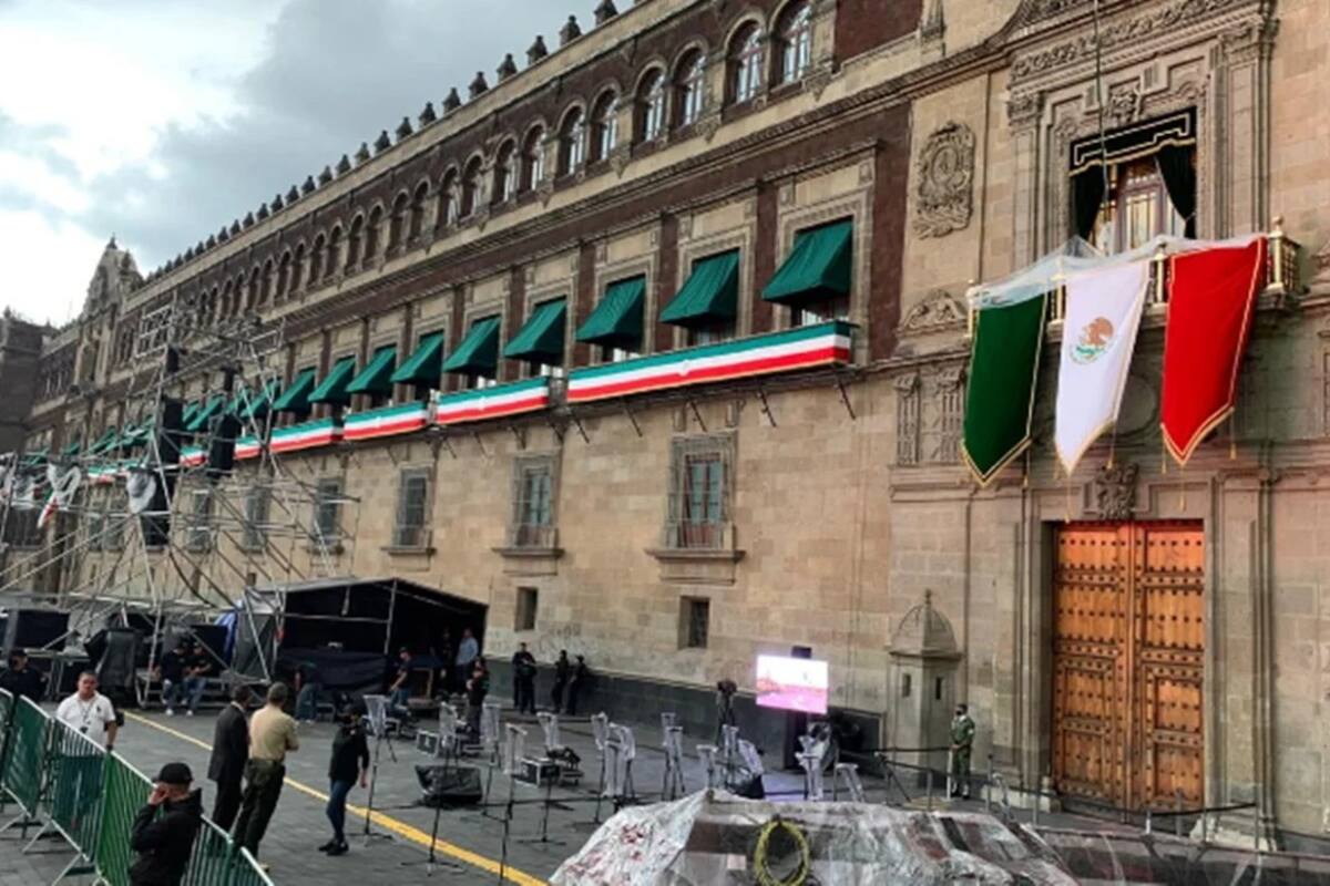 Zócalo se prepara para el Grito de Independencia; AMLO lo dará sin público por Covid-19