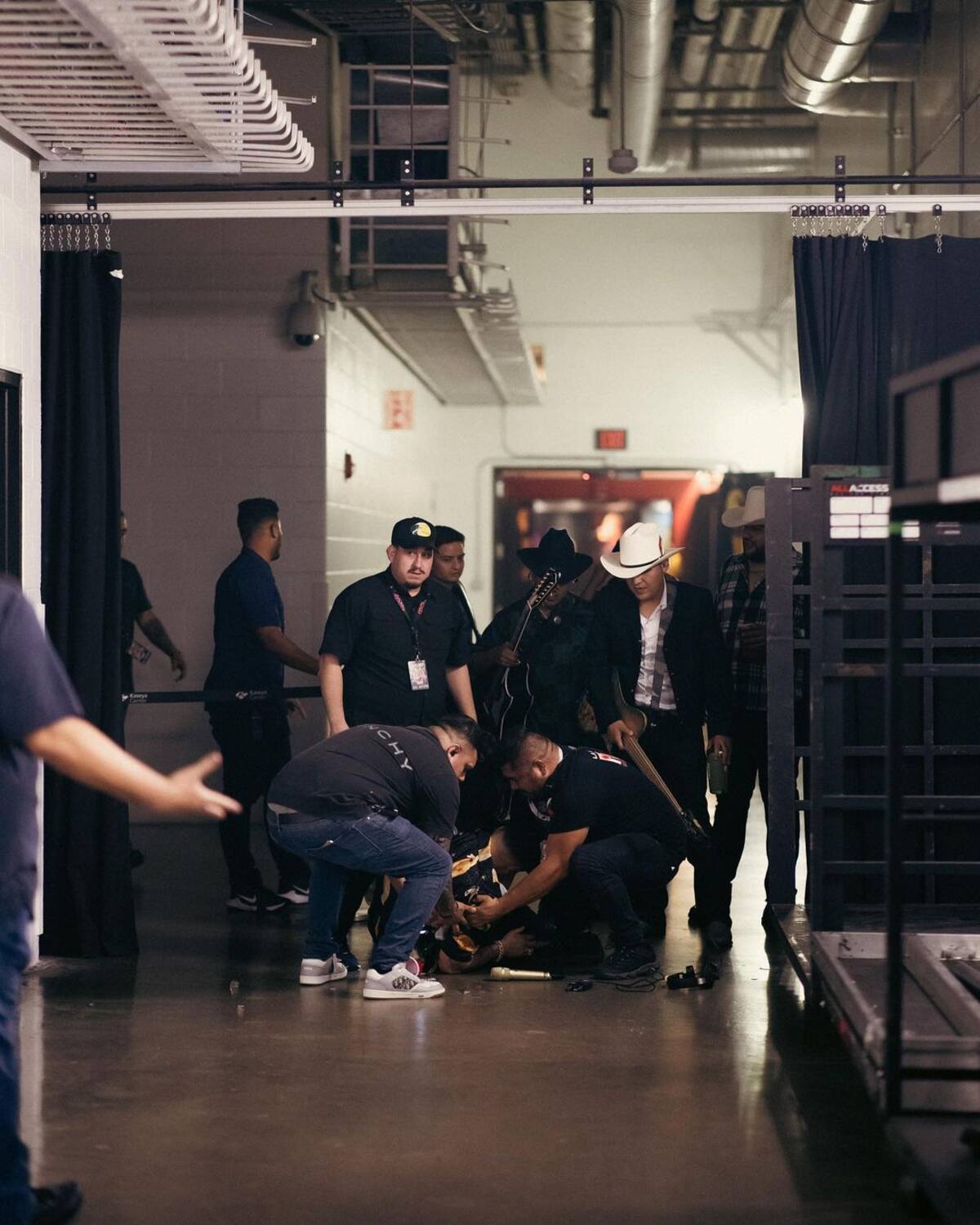 El vocalista tuvo que ser auxiliado