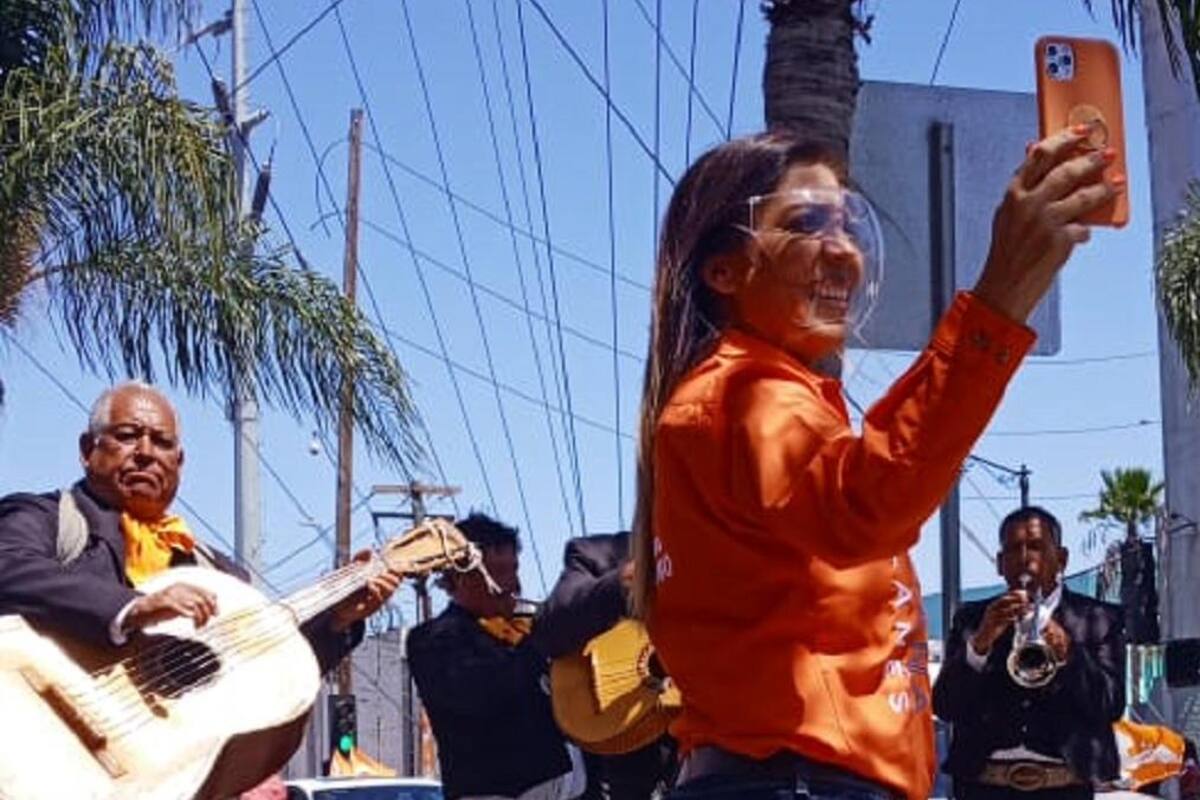 Inicia Adriana Millanés campaña por la Alcaldía de Tijuana en avenida Revolución