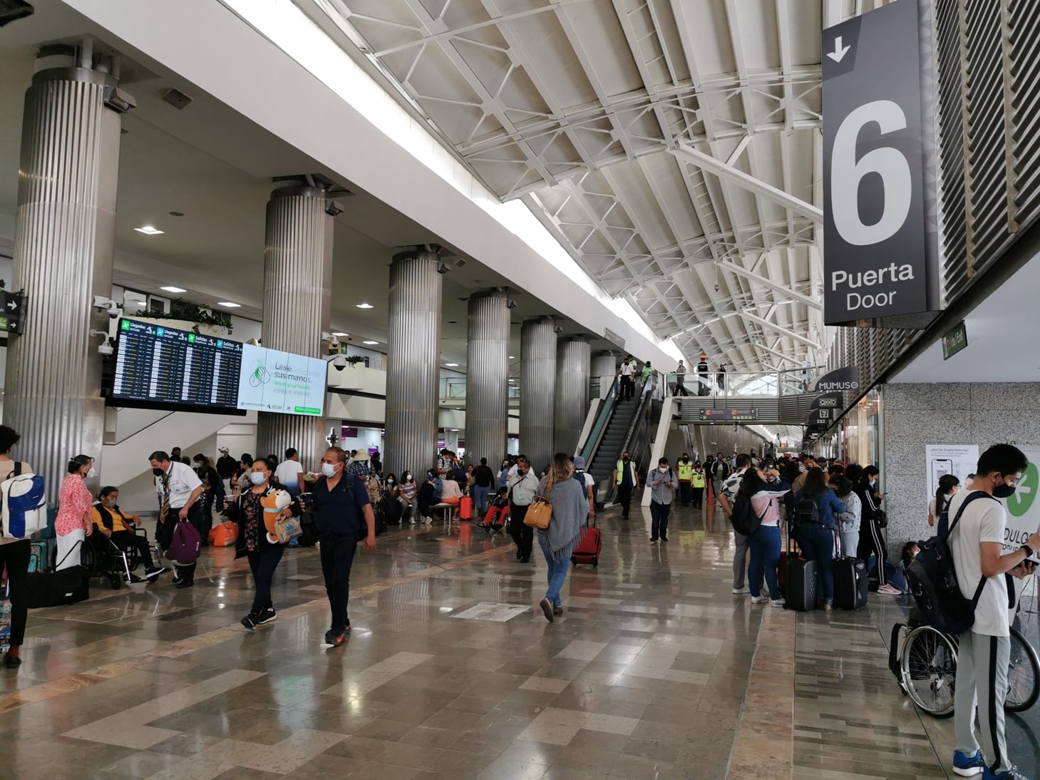 Mientras se realiza la segunda fase de remodelación del AICM, se dará continuidad a los proyectos previos que no fueron concluidos. | Foto: Wikimedia Commons