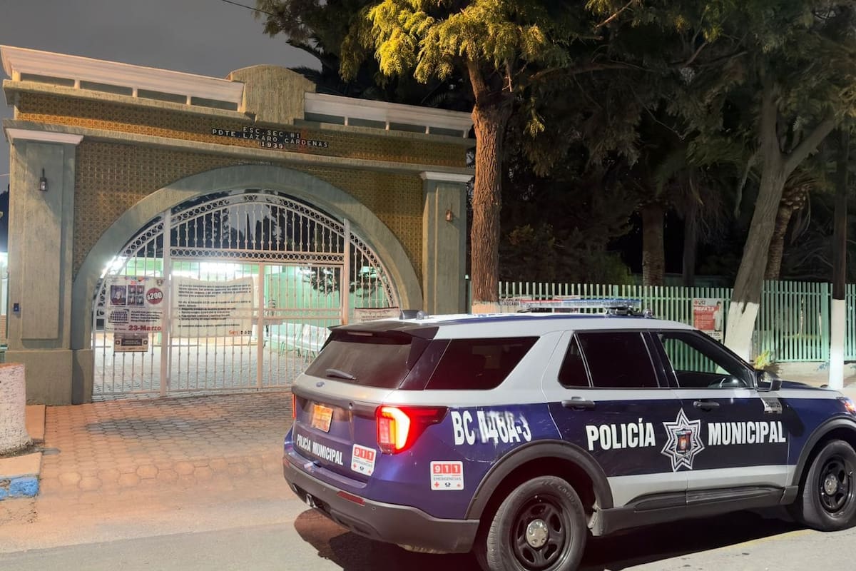 Retiran a exalumna de preparatoria en Tijuana tras ingresar con credencial vencida