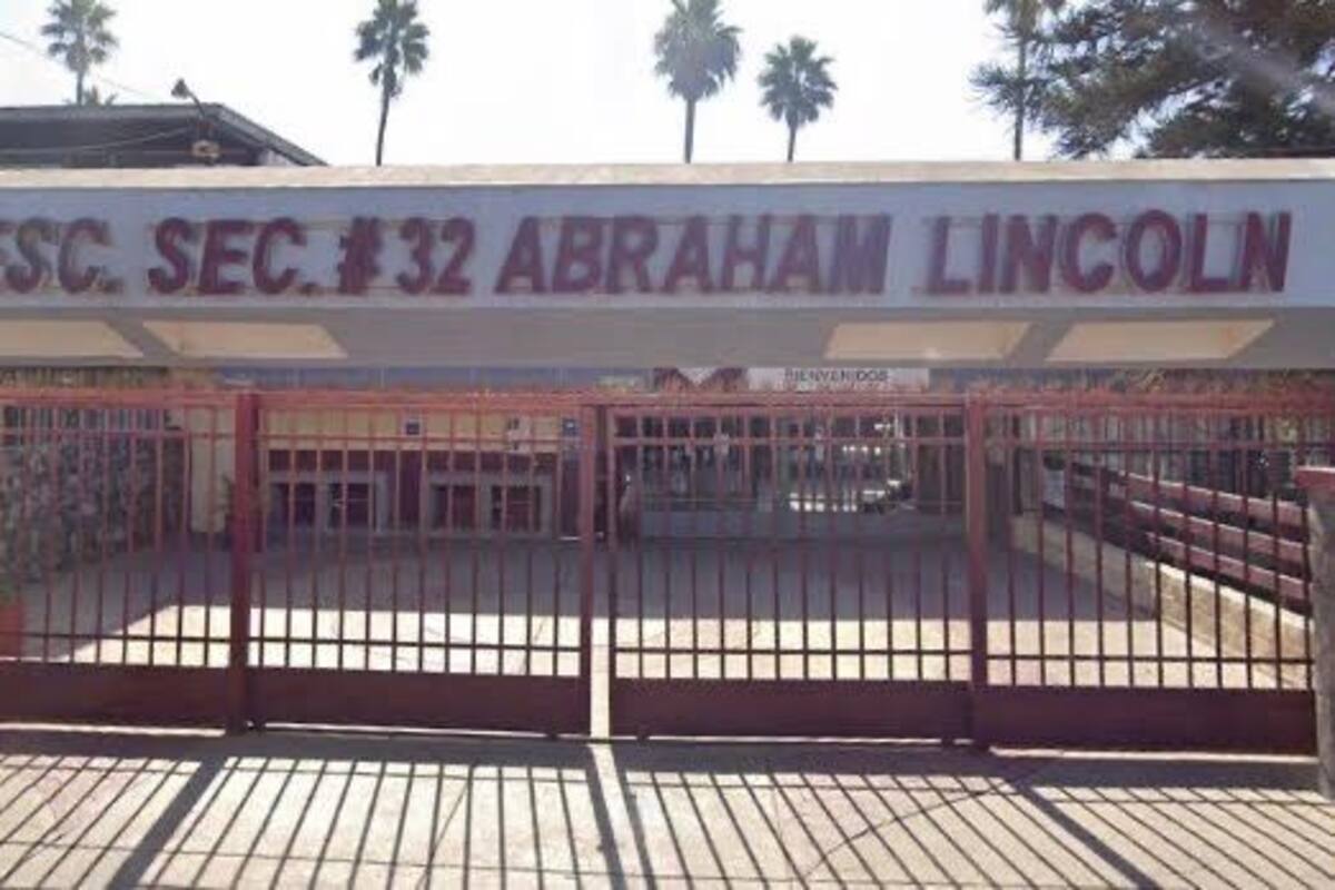 Portaba alumno de secundaria en Rosarito dos navajas