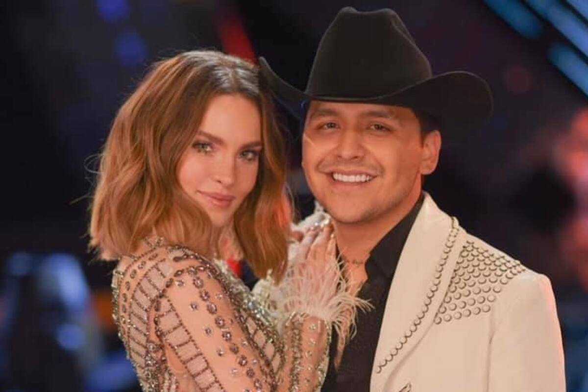 Christian Nodal le roba beso a Belinda, ambos derrochando amor