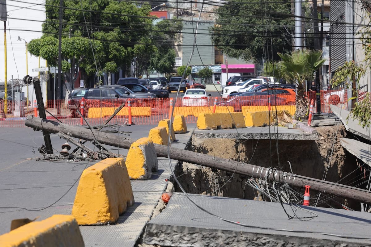 Continúan afectaciones por socavón