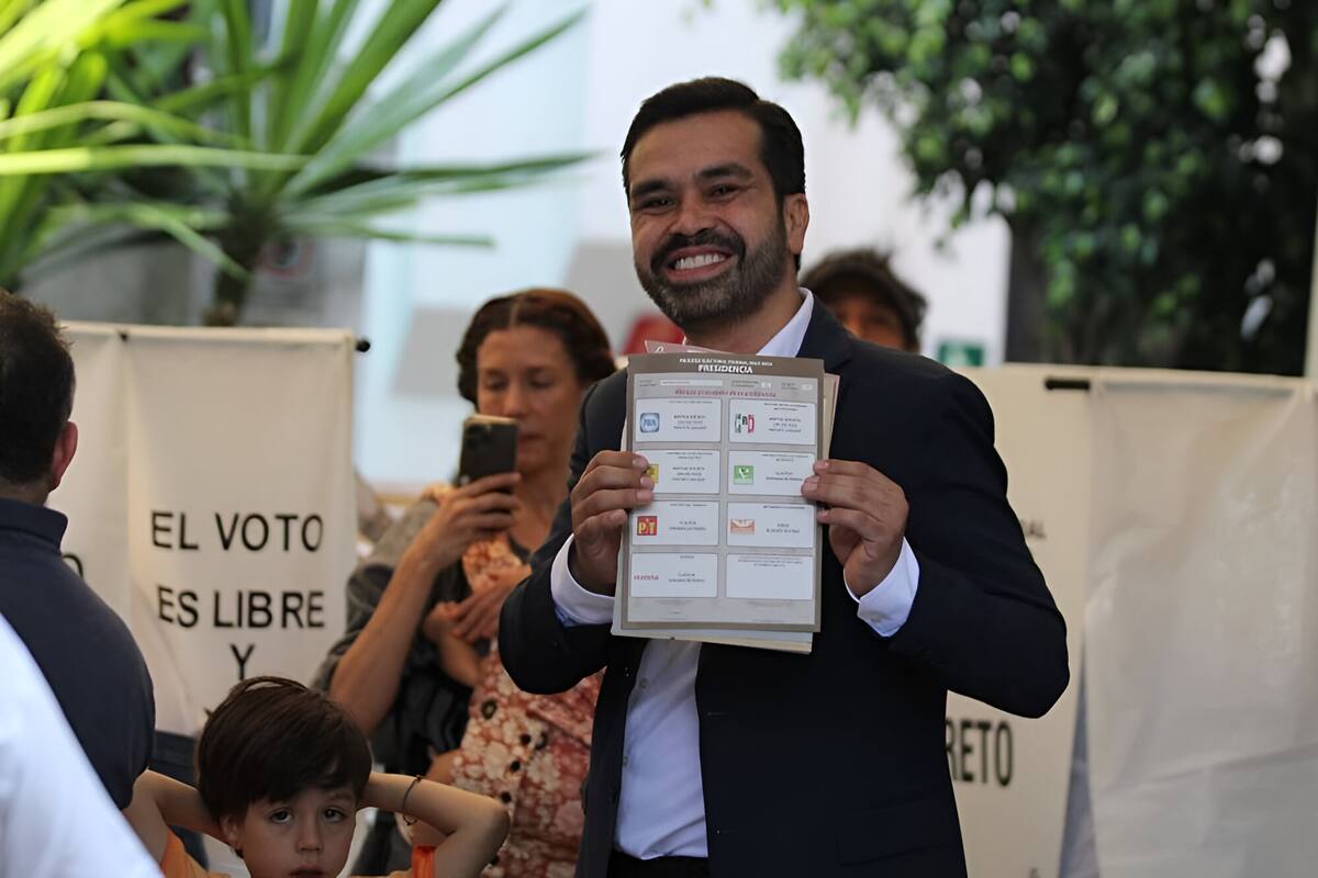Máynez vota orgulloso de verse en boleta; aceptará el resultado