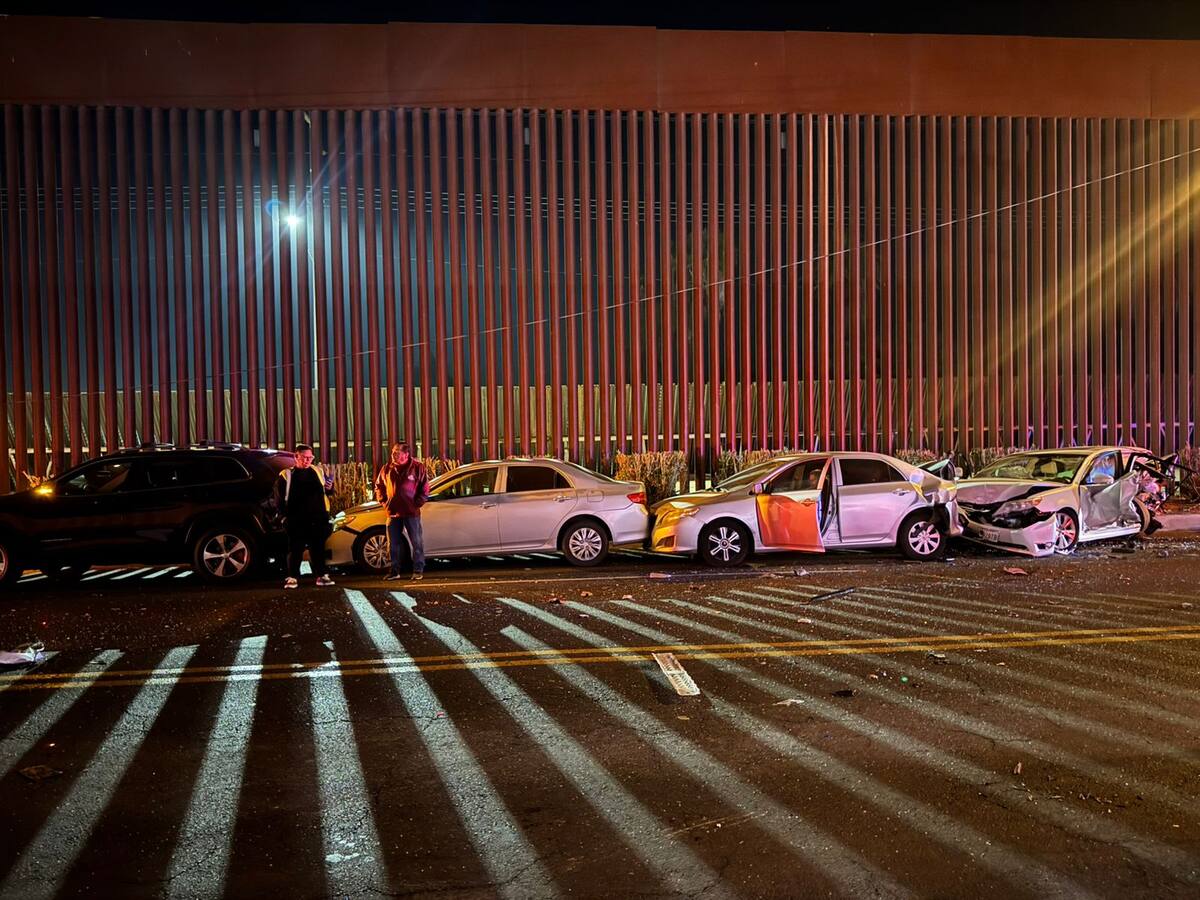 Al lugar acudieron unidades de Bomberos, Cruz Roja y Tránsito Municipal para atender la emergencia y realizar los peritajes correspondientes. Foto: Cortesía