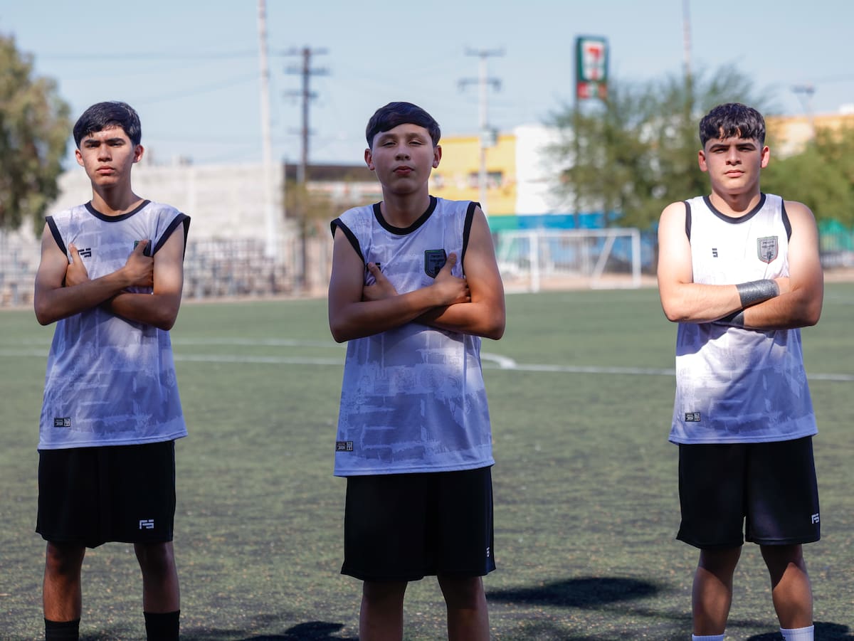 Los mexicalenses Joshua López, Giovanny Portillo y Axel Beltrán representarán a México en el Mundial C15 de Fútbol de Salón, que se realizará del 7 al 14 de septiembre en Paraguay. El equipo mexicano enfrentará al anfitrión, Chile y Canadá en la fase de grupos. Foto: Juan J. Morales