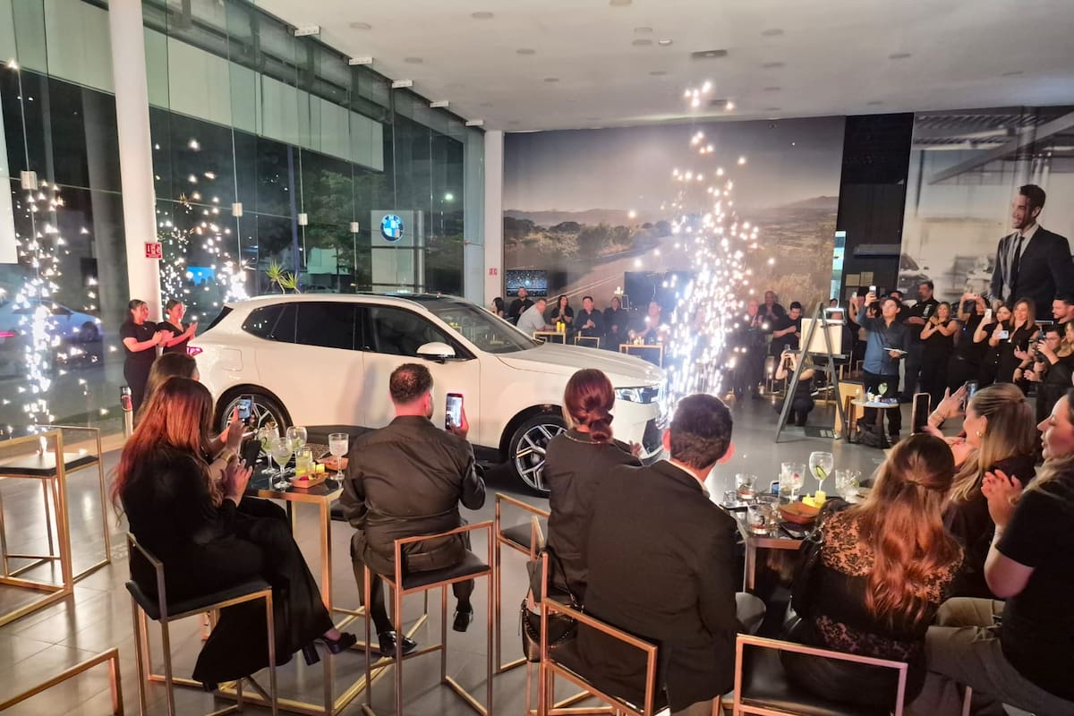 BMW presenta la nueva X5 2027 en una noche de gala en Hermosillo, donde clientes e invitados conocieron el diseño, la tecnología y el confort de la camioneta de lujo