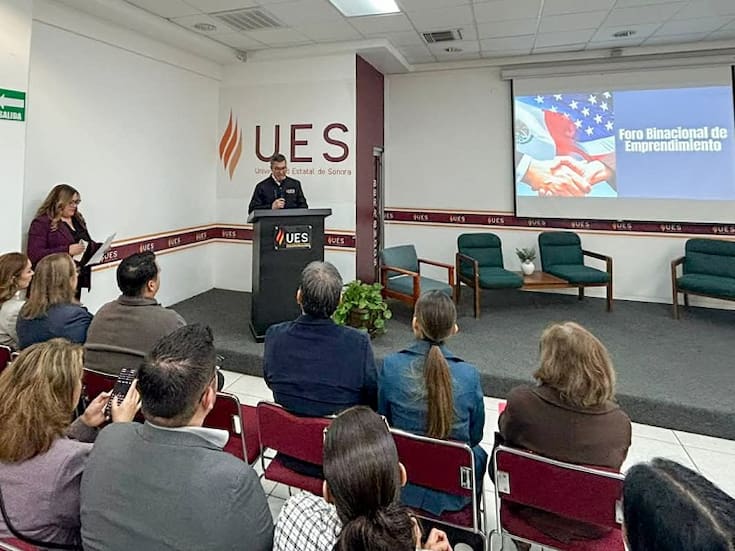 Empresarios y académicos analizan retos binacionales en foro celebrado en la UES San Luis