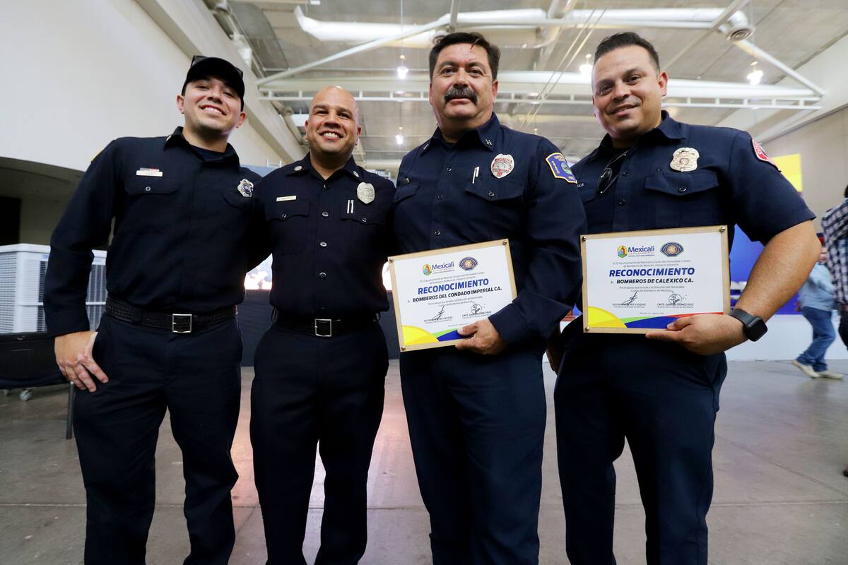 Reconocen trayectoria de Bomberos