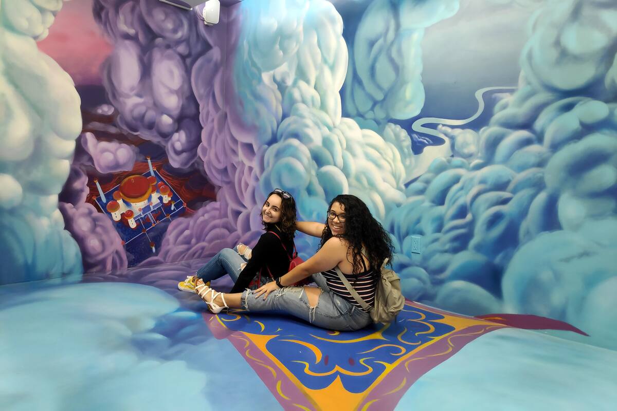 Surfear con Trump es posible en el Museo de las Ilusiones de Miami
