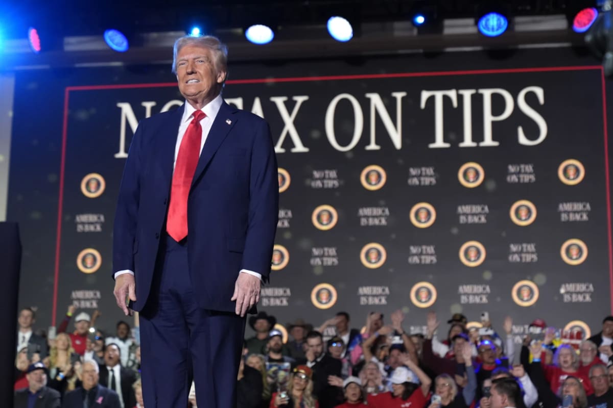 Donald Trump asegura eliminar impuesto sobre propinas en visita a Las Vegas