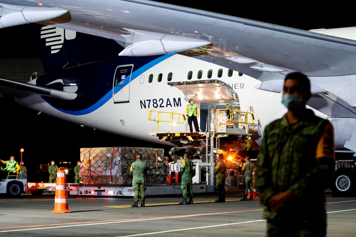 Arribo de avión con insumos, el primero de 20 vuelos: Marcelo Ebrard