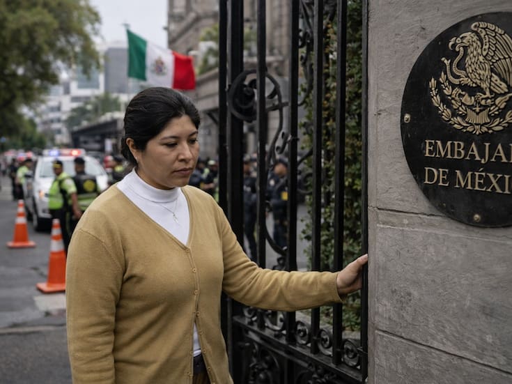 Perú refuerza la vigilancia policial en la embajada de México en Lima por el asilo a Betssy Chávez, ex primera ministra condenada por conspiración, en medio de una crisis diplomática sin precedentes entre ambos países