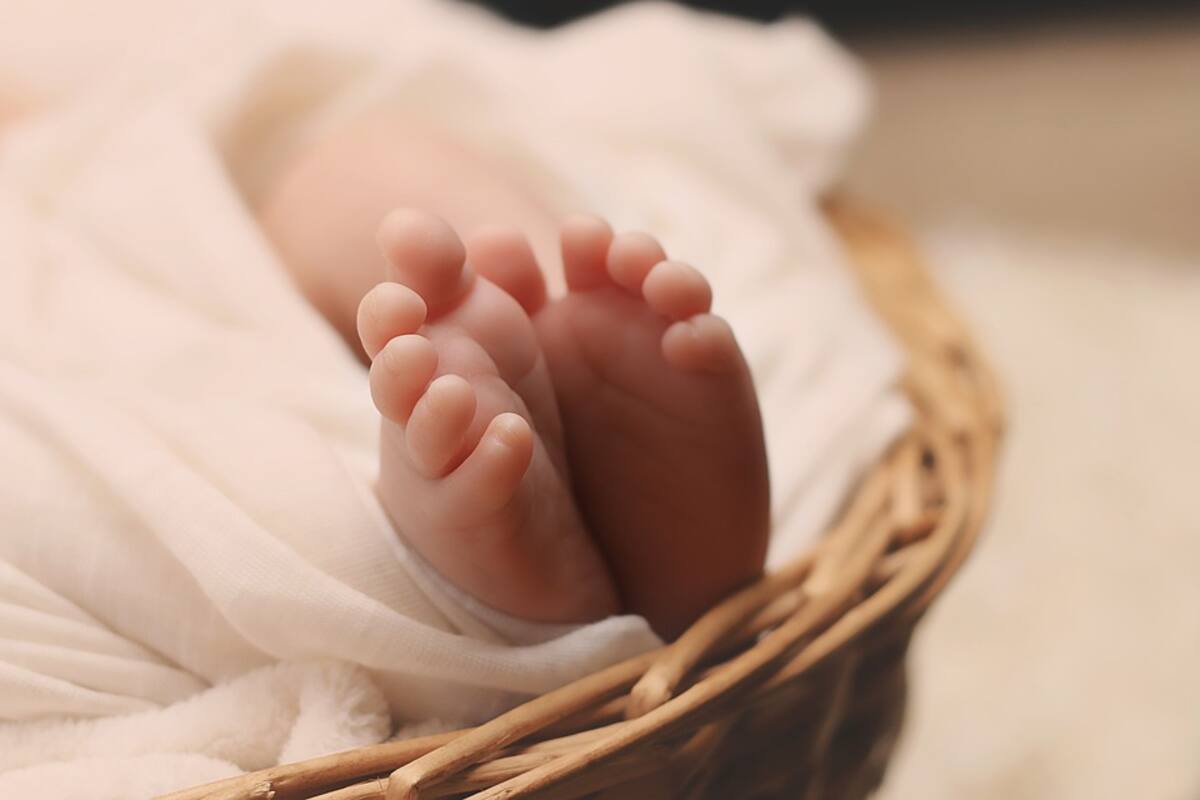 Mujer se practica aborto, bebé nace vivo y lo entierra