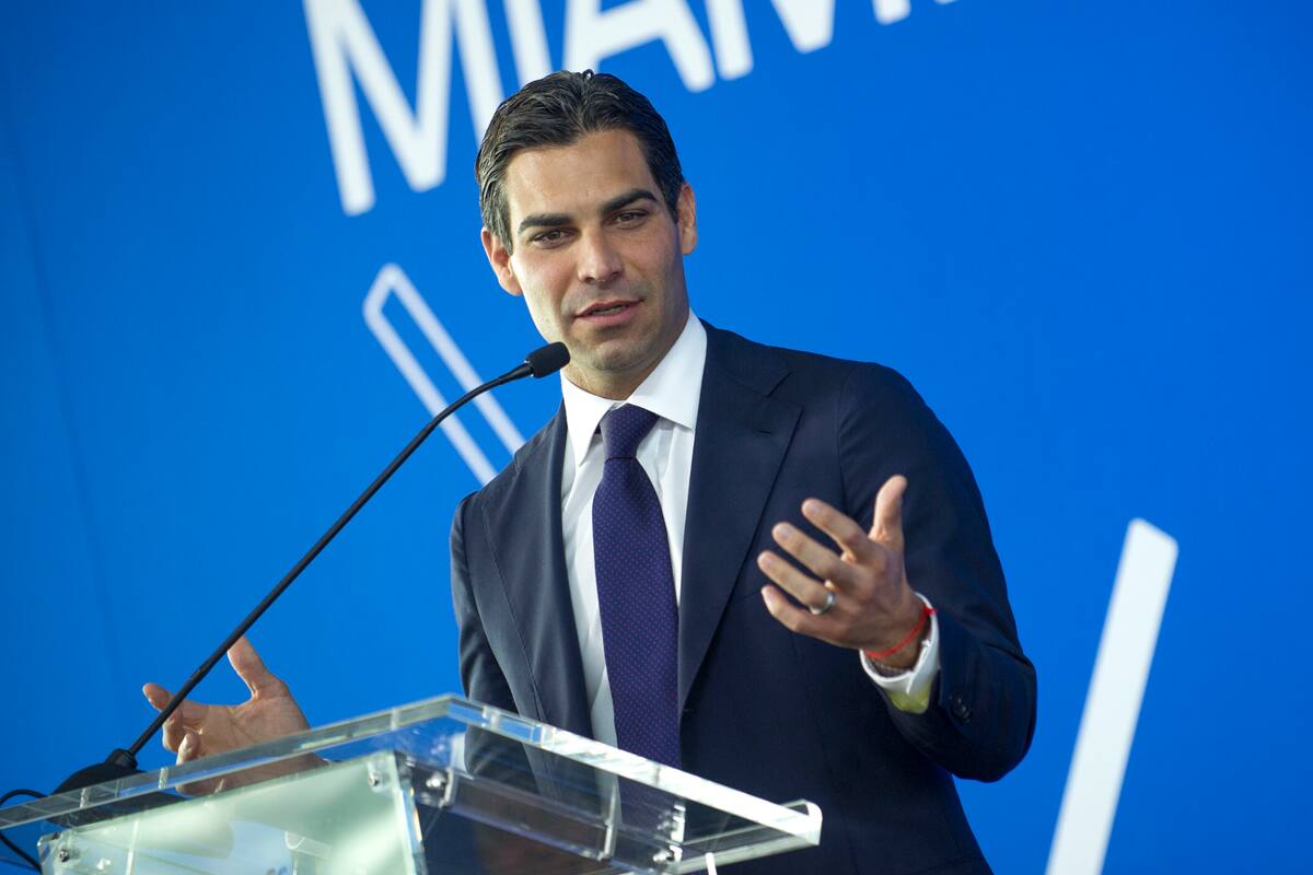 Alcalde de Miami tiene coronavirus tras reunirse con Jair Bolsonaro