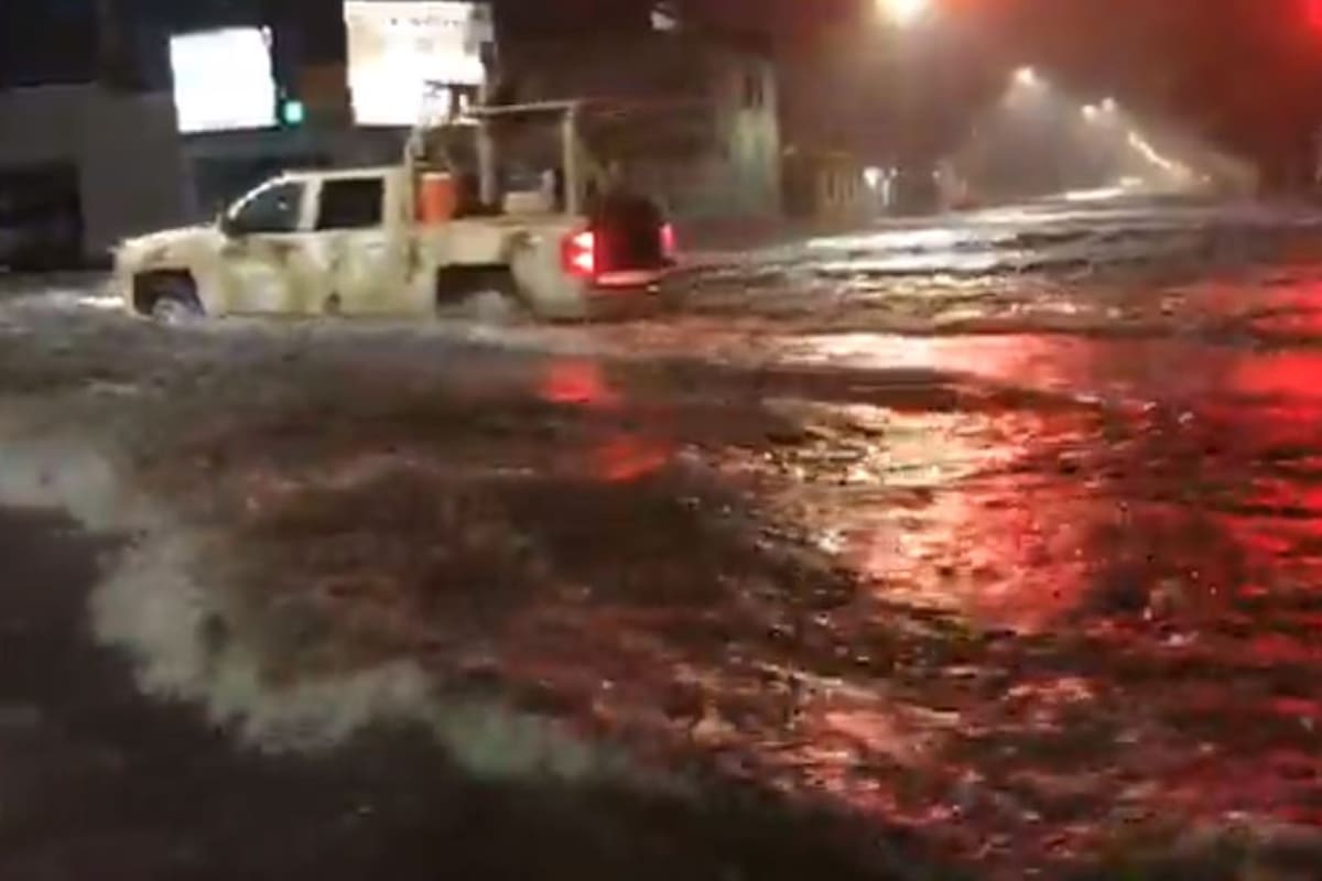 Lluvia y fuertes vientos ''azotan'' Hermosillo