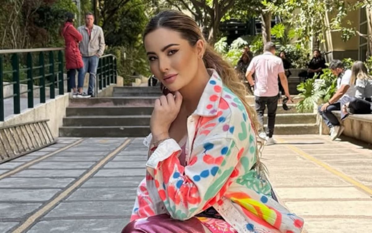 Elda María es influencer y modelo. Su actividad en redes sociales gira en torno a temas de moda, viajes y estilo de vida.