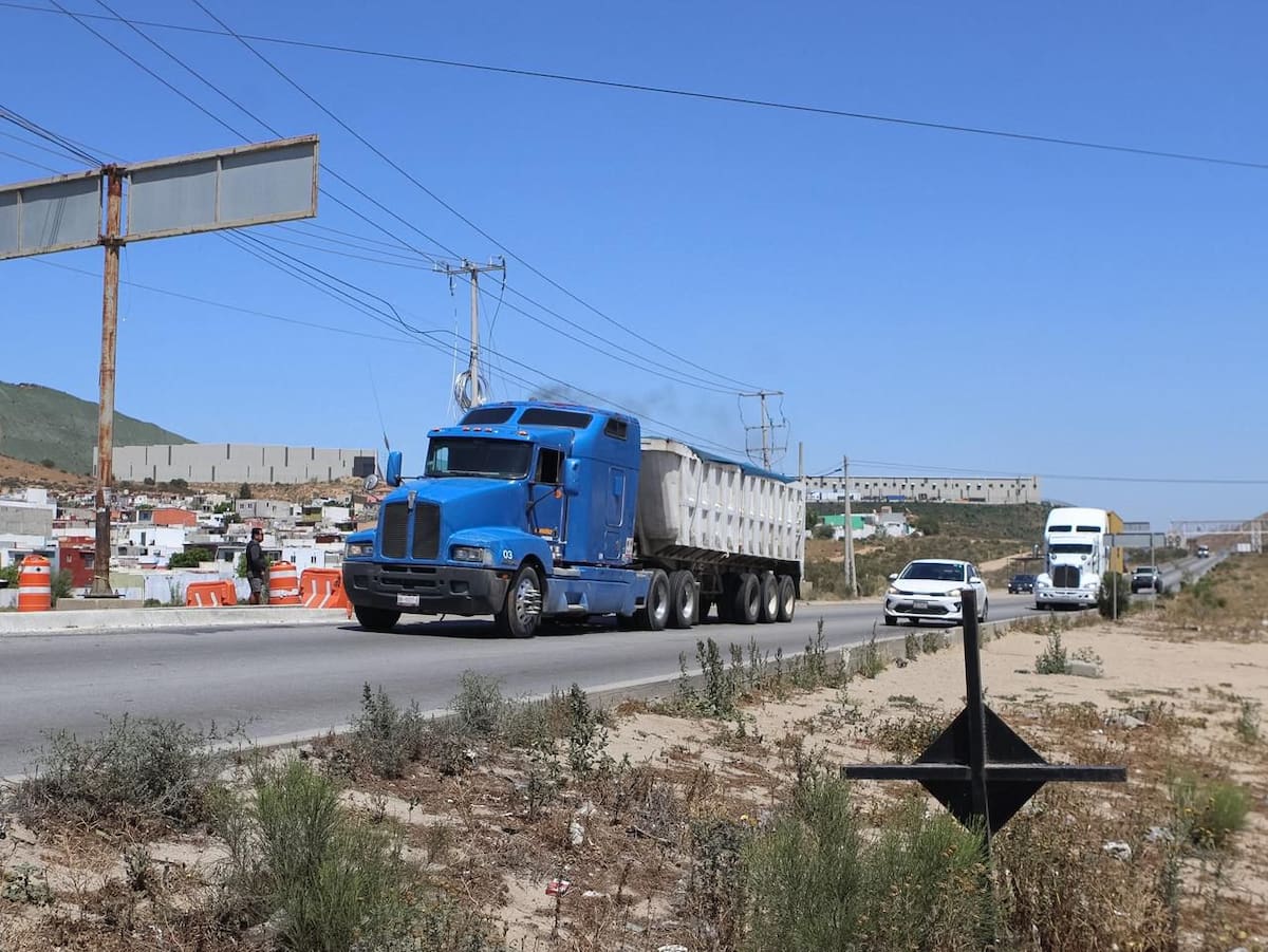 Residentes de Puerta Plata y Hacienda Los Venados denuncian peligro constante al cruzar la vialidad. Foto: BorderZoom