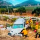 Rescatan a dos personas prensadas tras choque en la carretera Ensenada-Tecate