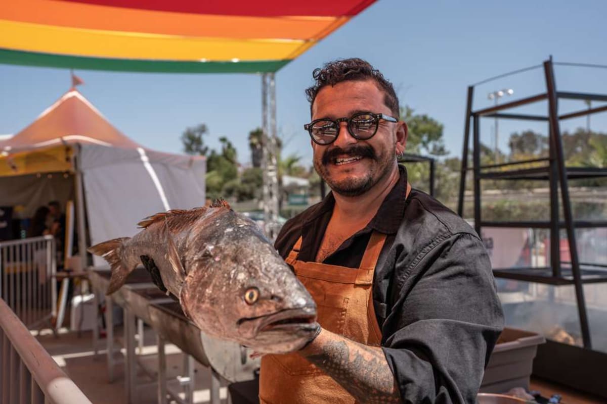 La primera edición de Sabor a Tijuana 2026 ofrece gastronomía local e internacional, reúne a 52 expositores y concluirá con un concierto de Benny Ibarra.
Fotos: Border Zoom.
