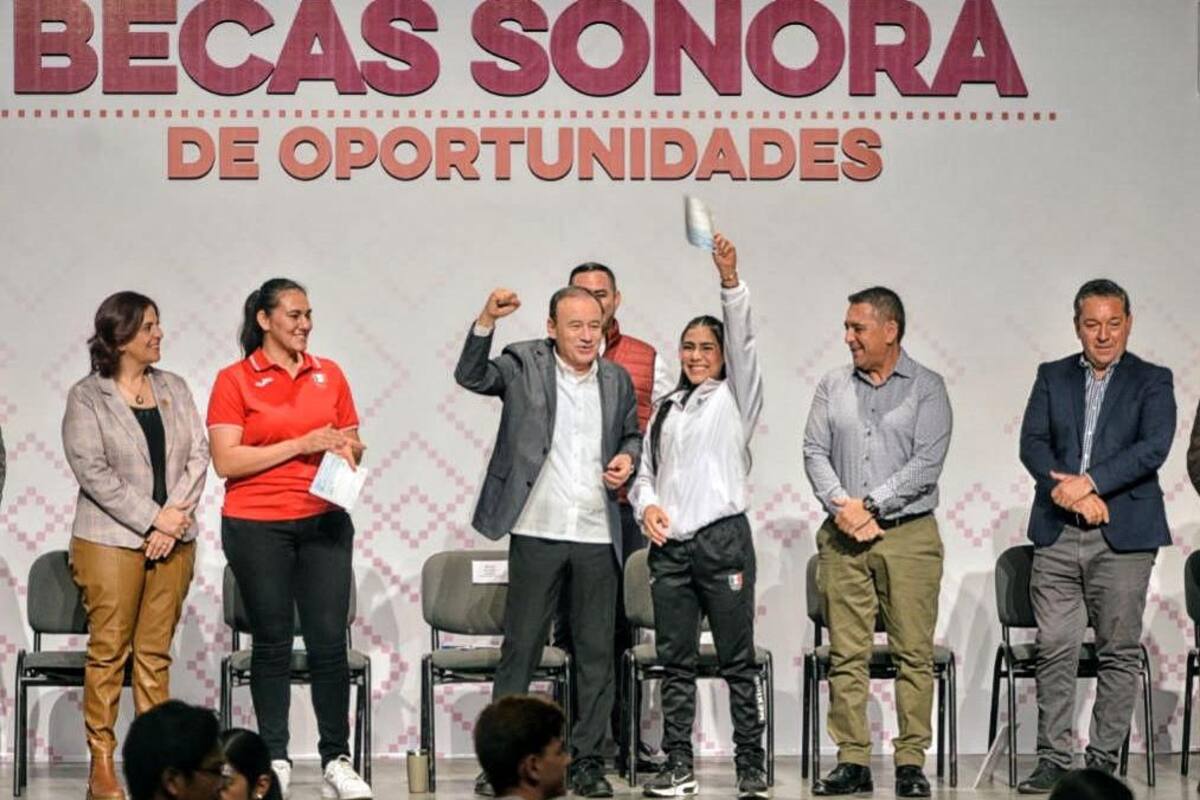 Entrega Gobernador becas a más de 450 atletas sonorenses