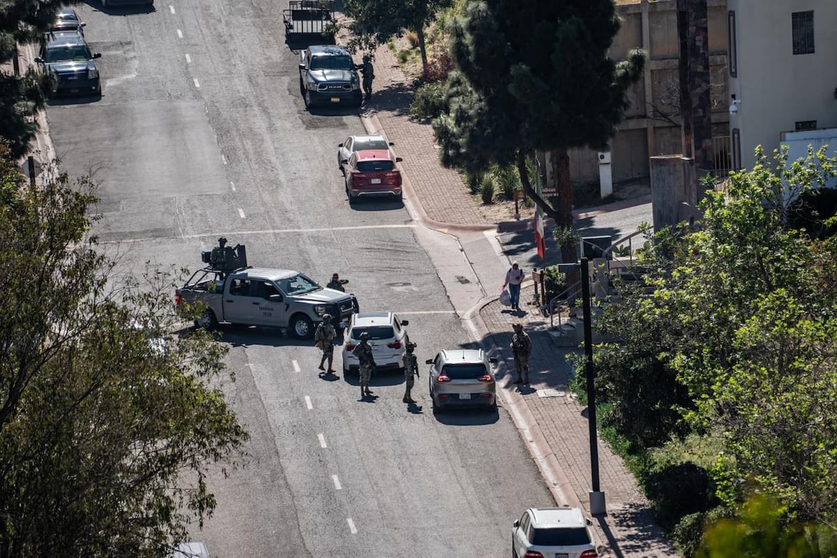 Detienen a presunto líder de “cártel inmobiliario” en operativo en Cumbres de Juárez