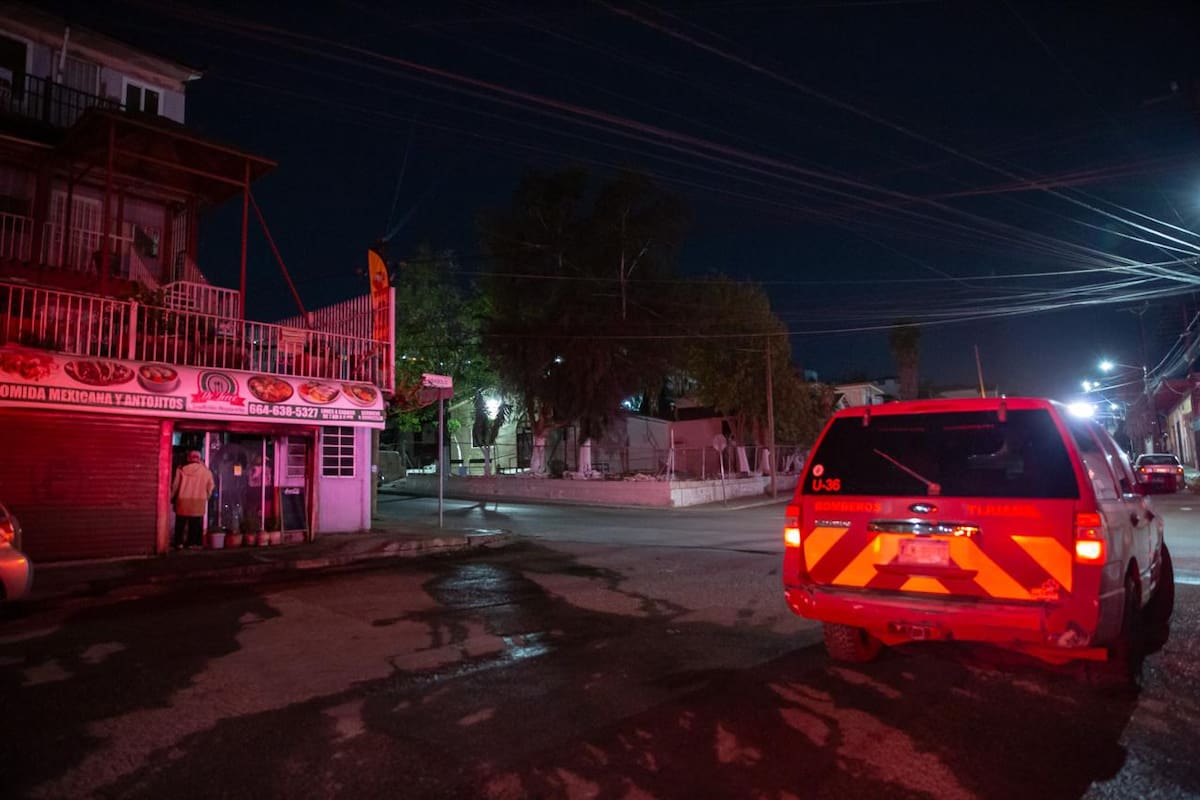 Restaurante en la colonia Independencia es consumido por un incendio durante la madrugada