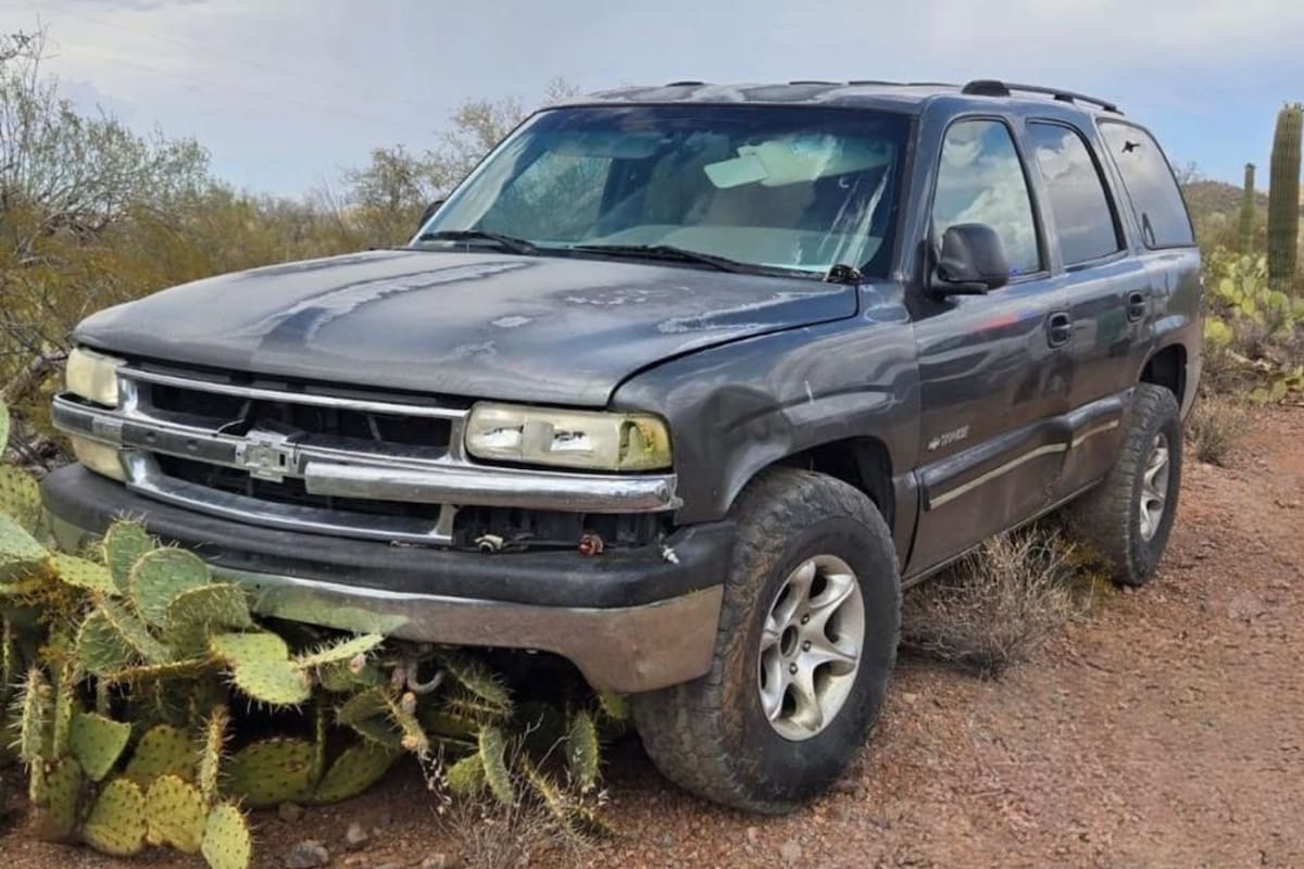 Patrulla Fronteriza detiene a traficante de personas en Sells, Arizona; el hombre chocó contra nopales e intentó huir a pie