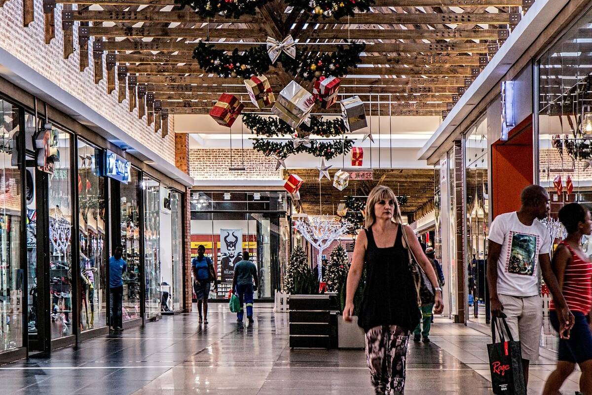 ¿Es seguro hacer compras navideñas en las tiendas físicas durante la pandemia?